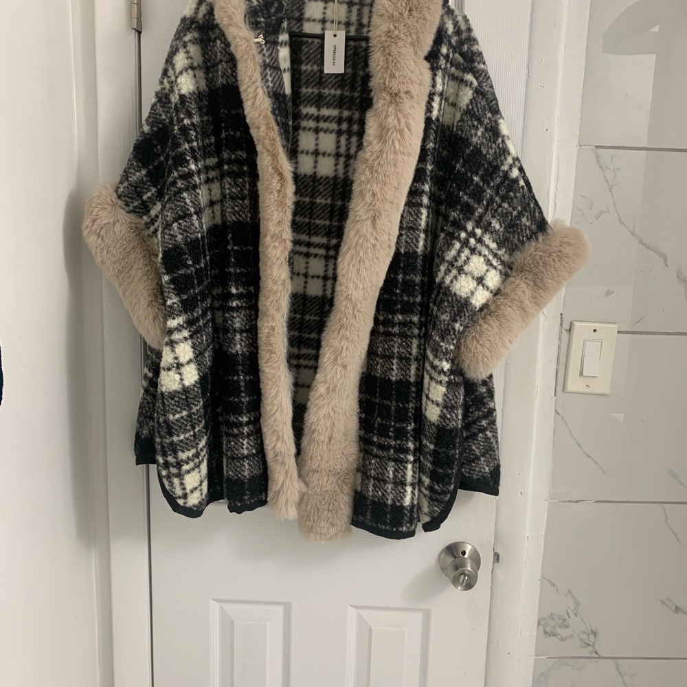 Pretty Persuasions Black and Cream Plaid Cape with Faux Fur